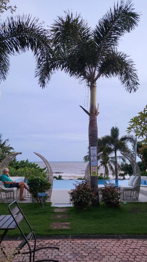 A Villas Resort & Restaurant Zamboanguita  Bagian luar foto